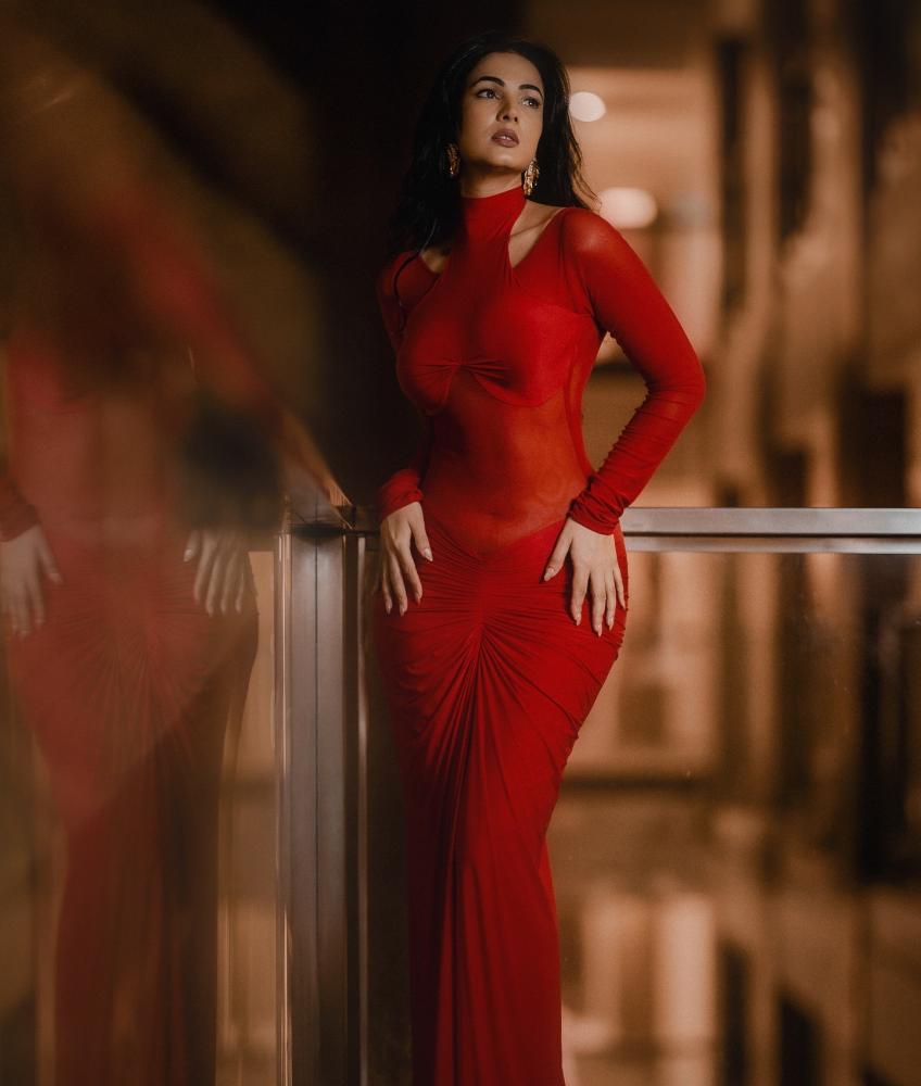 sonal-chauhan-hotter-photos